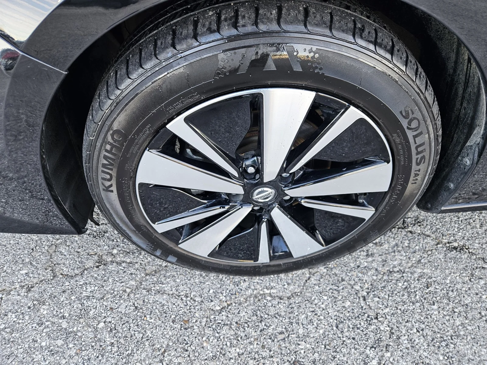 Used 2022 Super Black Nissan 2.5 SV FWD image 10