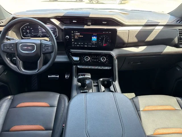 Used 2025 White GMC AT4 image 29