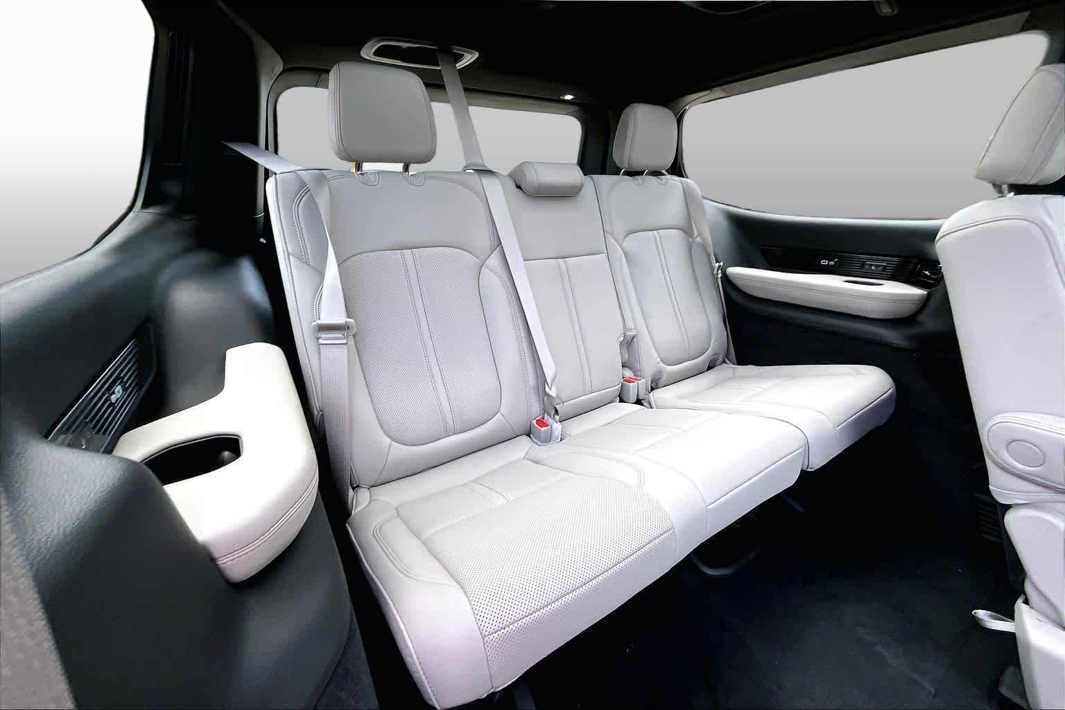 New 2026 Bright White Clear-Coat Exterior Paint Jeep Summit Obsidian image 23