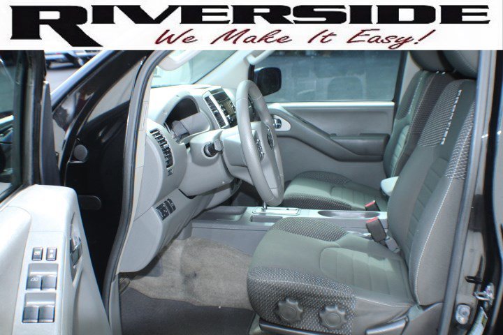 Used 2013 Super Black Nissan Desert Runner image 11