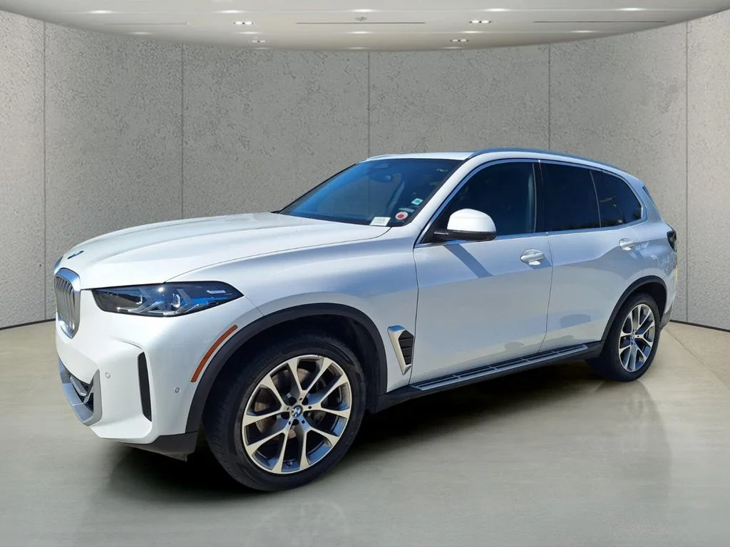 Used 2024 White BMW sDrive40i image 9
