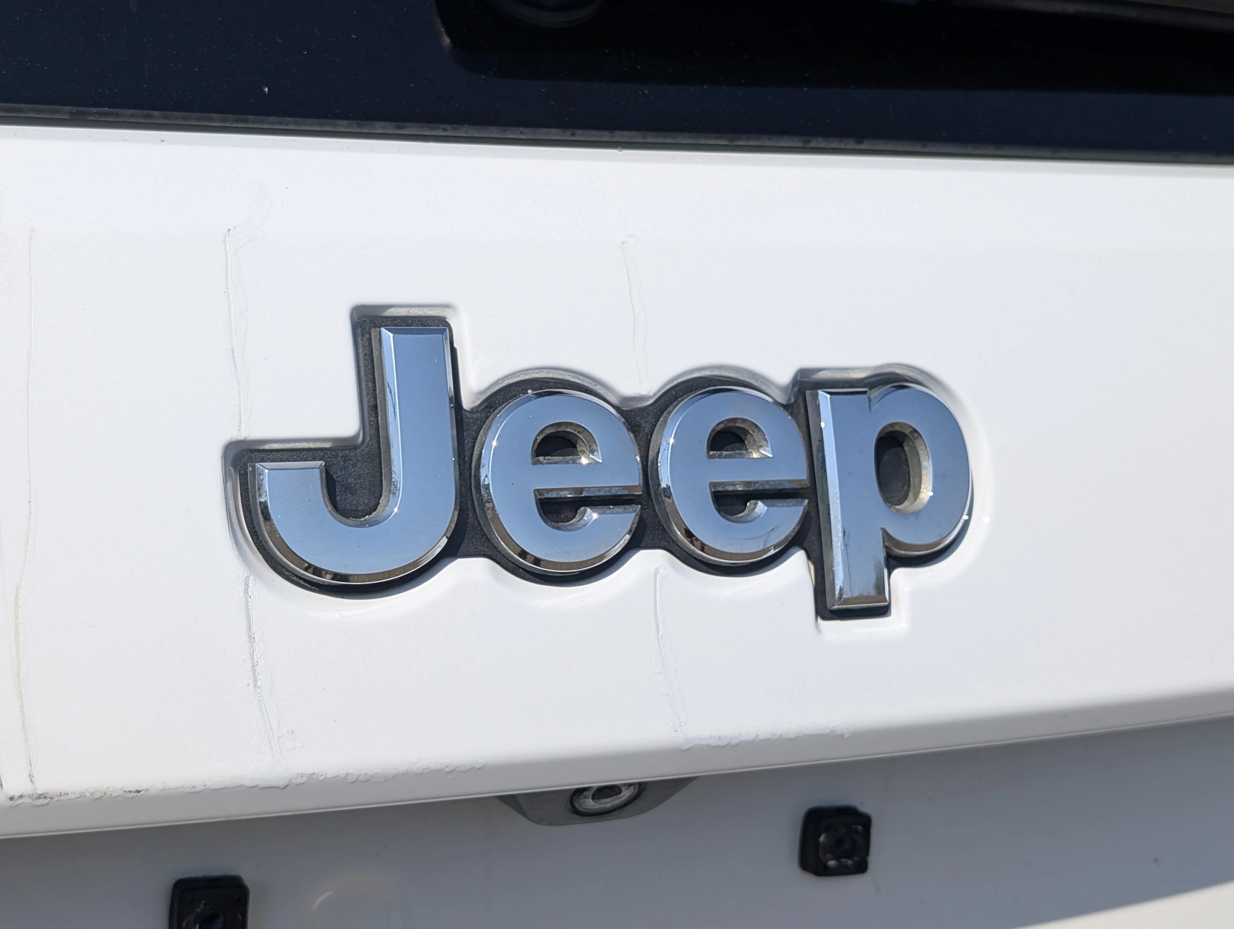 Used 2014 Bright White Clearcoat Jeep Limited image 15