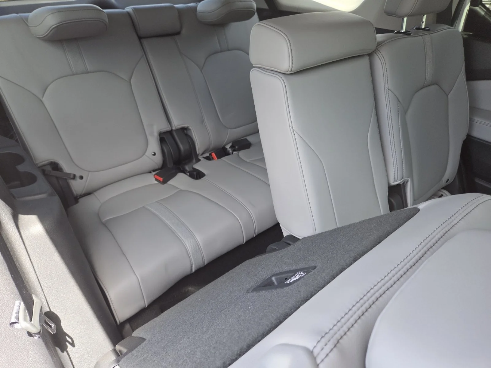 Used 2025 Platinum White Pearl Honda Touring AWD image 23