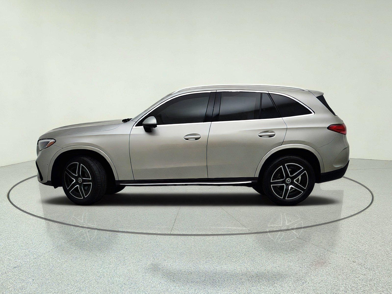 Used 2023 Mojave Silver Metallic Mercedes-Benz GLC 300 image 14