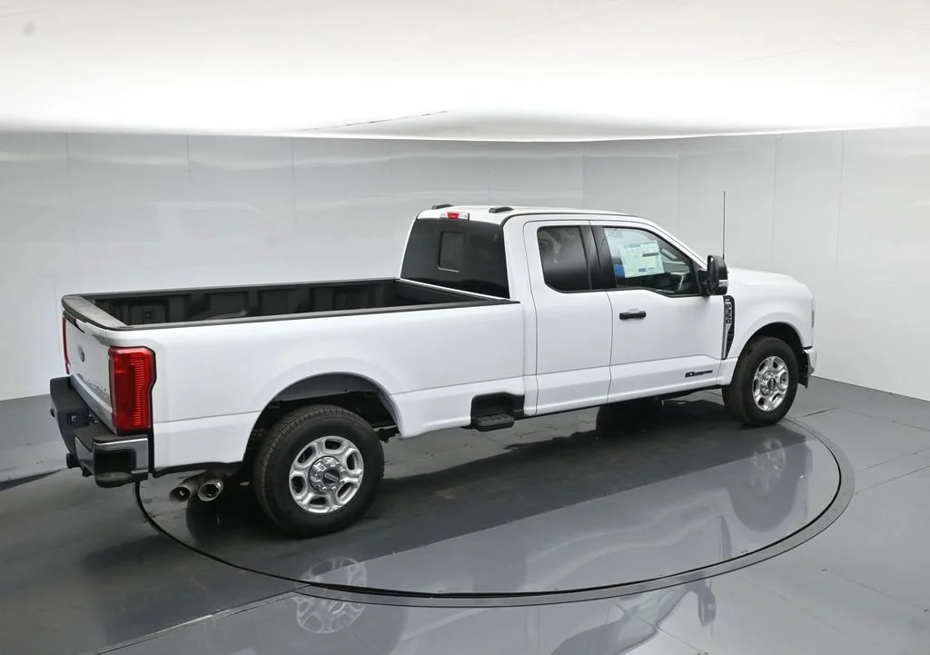 New 2026 Oxford White Ford XLT image 39