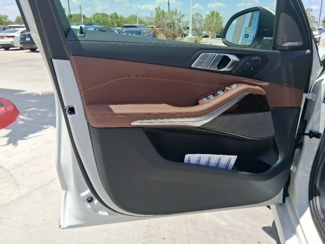 New 2027 Mineral White Metallic BMW xDrive40i image 13