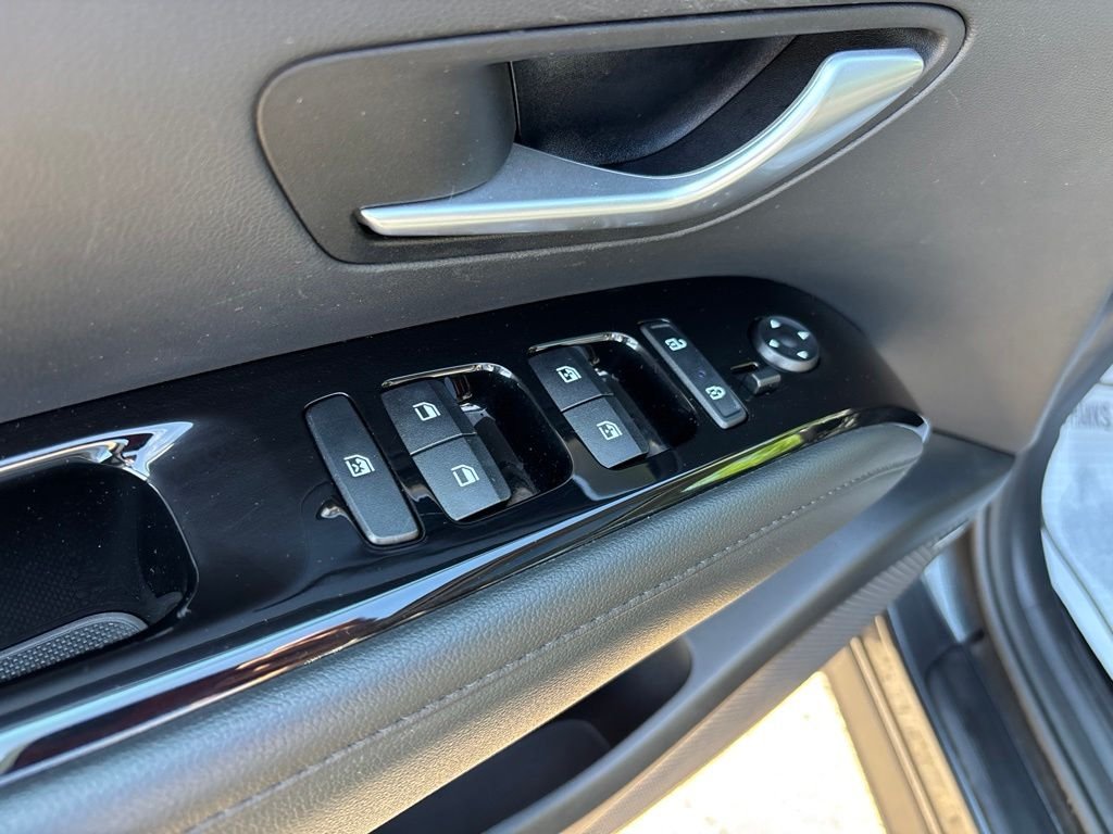 Used 2022 Gray Hyundai SEL image 14