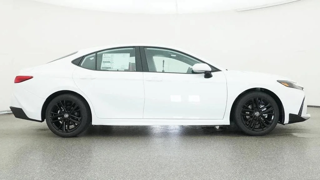 Used 2026 Ice Cap Toyota SE image 27