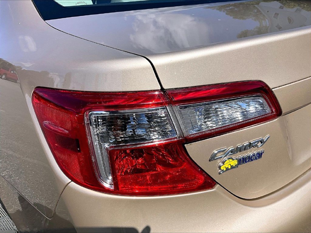 Used 2012  Toyota LE image 32