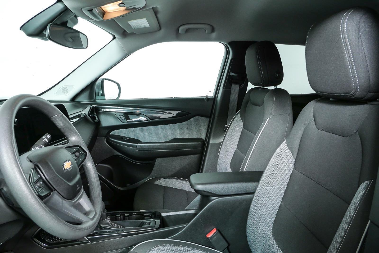 Used 2025 Sterling Gray Metallic Chevrolet LT image 5