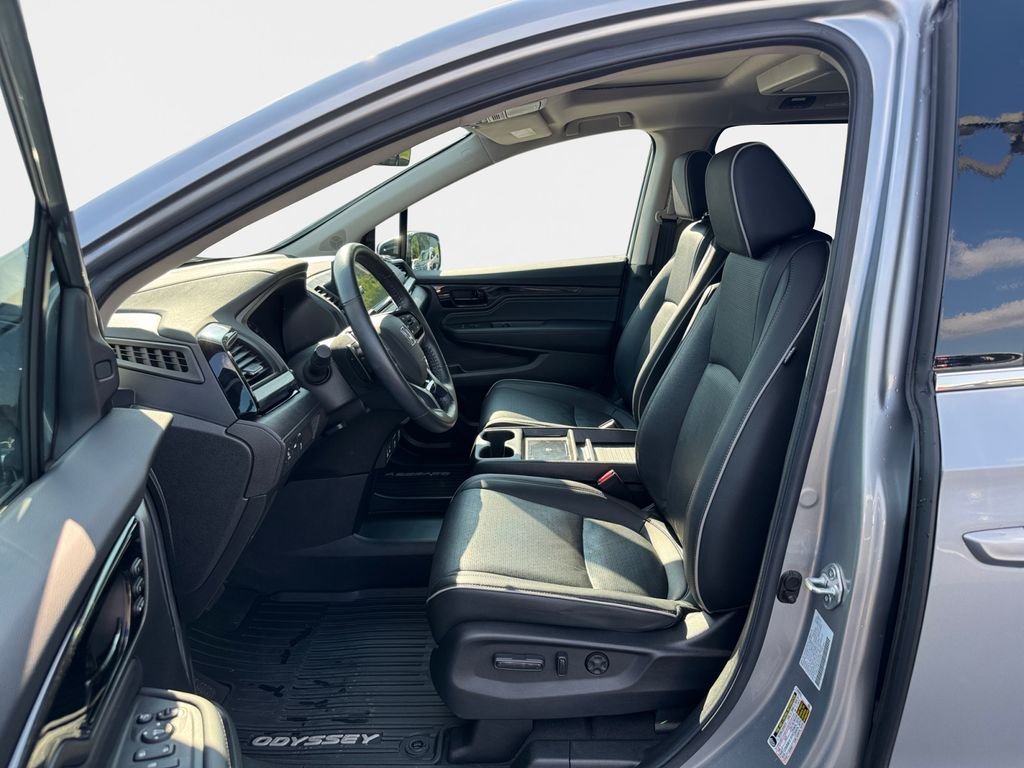 2025 Honda Odyssey Elite - Photo 12