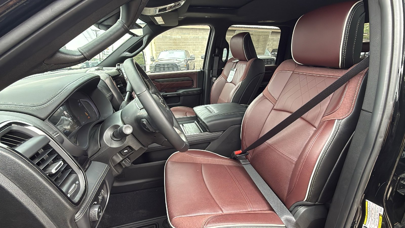 New 2025 Diamond Black Crystal Pearl-Coat Exterior Paint RAM Limited image 11