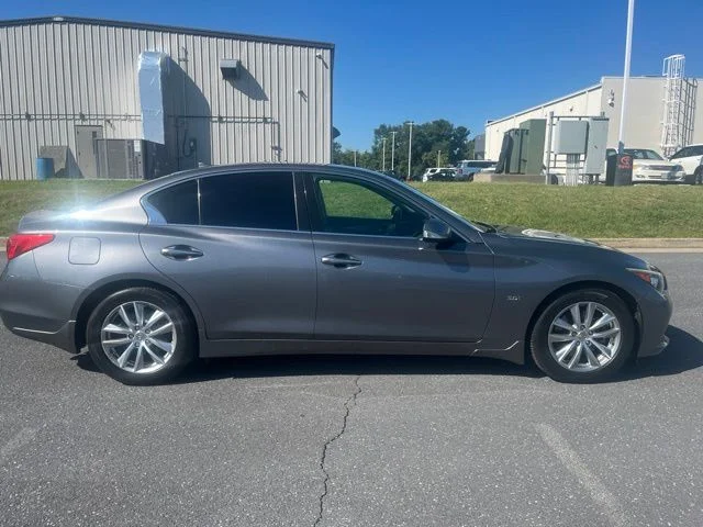 Used 2017 Gray INFINITI 3.0t Premium image 4