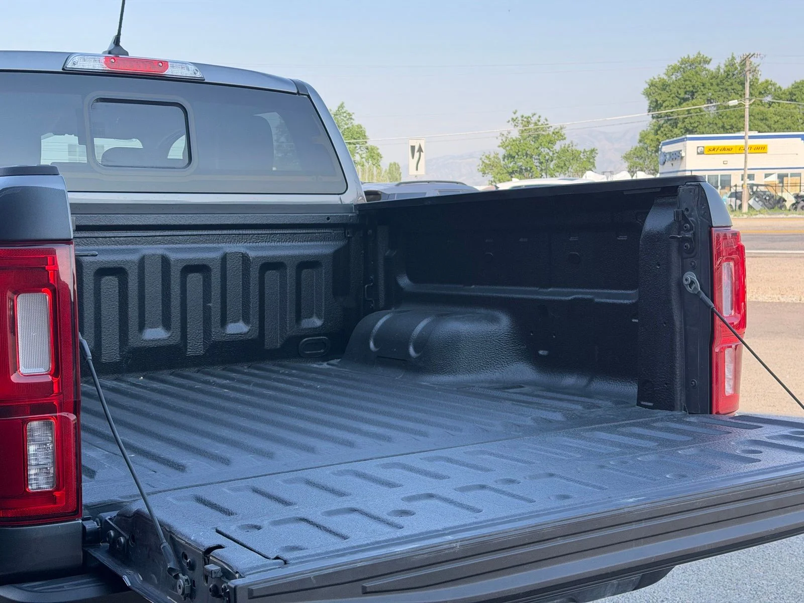 Used 2023 Gray Ford Lariat image 9