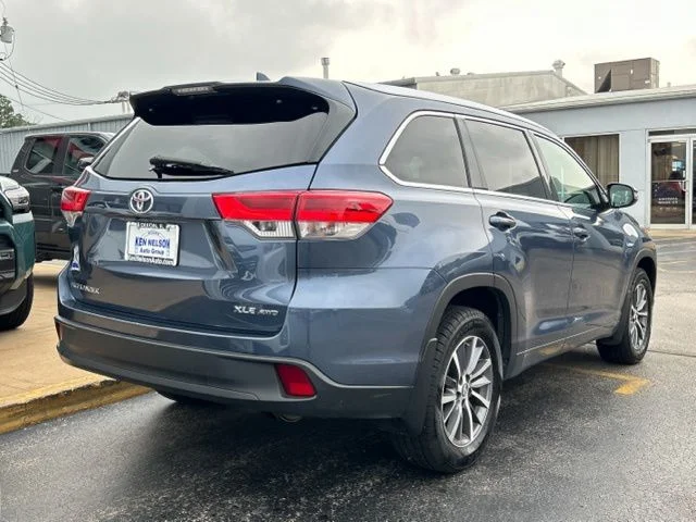 Used 2017 Shoreline Mist Toyota XLE image 13
