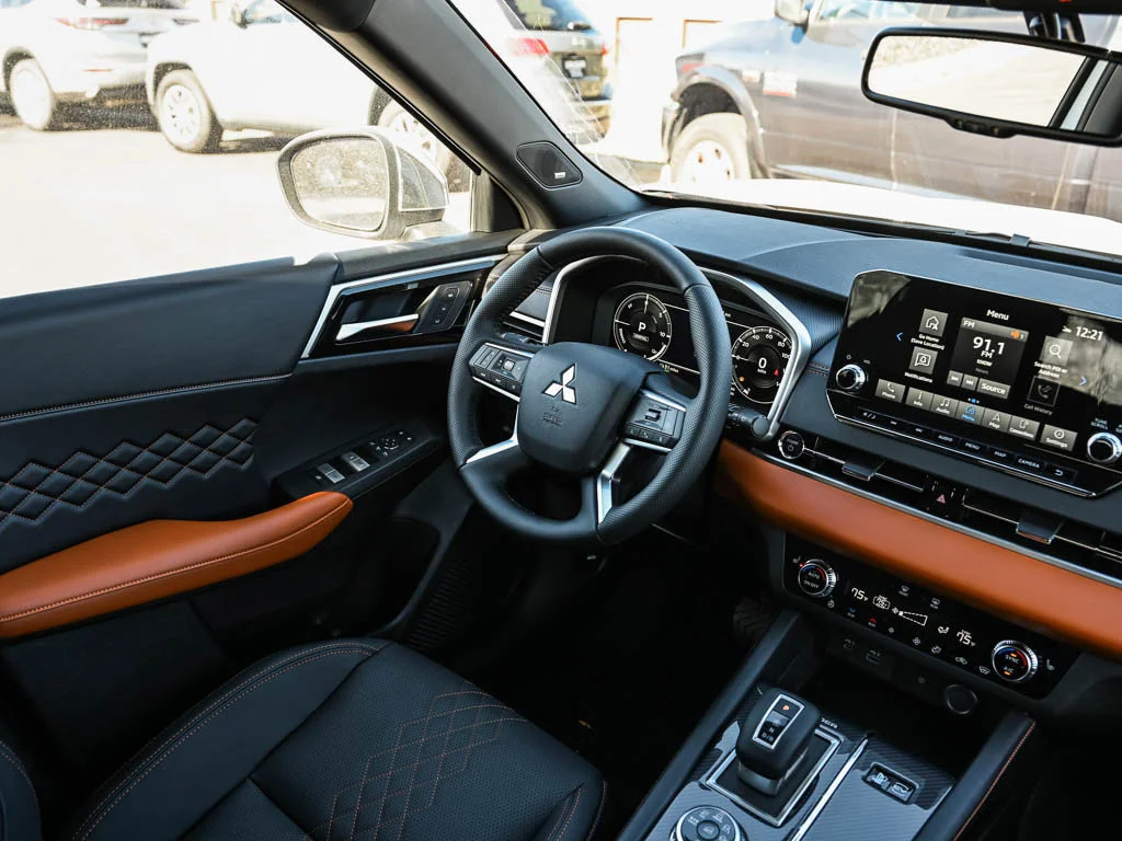 2025 Mitsubishi Outlander Plug-in Hybrid SEL - Photo 14