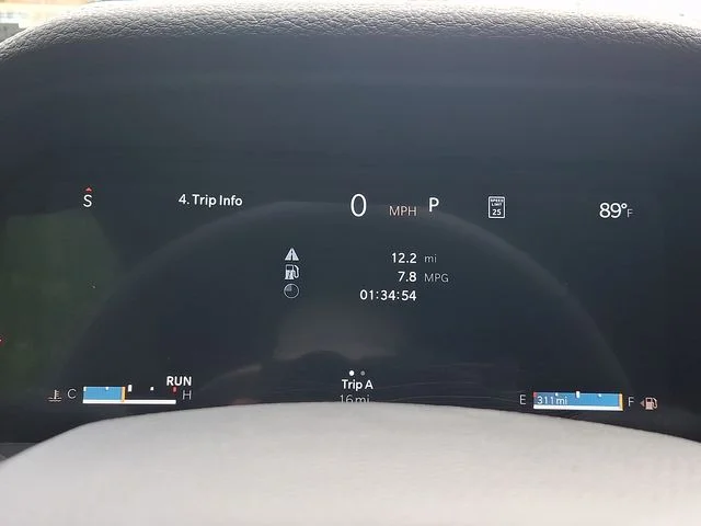 New 2026 White/off-white Jeep Laredo Altitude image 15