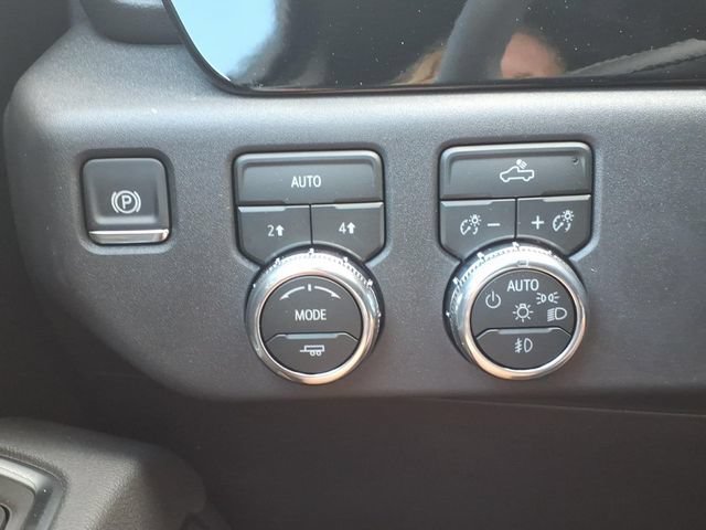 New 2026 Onyx Black GMC Elevation image 13