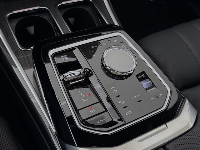 Used 2026 Black BMW 760i xDrive image 17