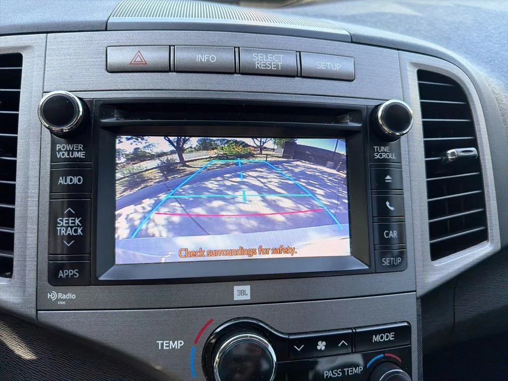 Used 2013 White Toyota XLE image 11