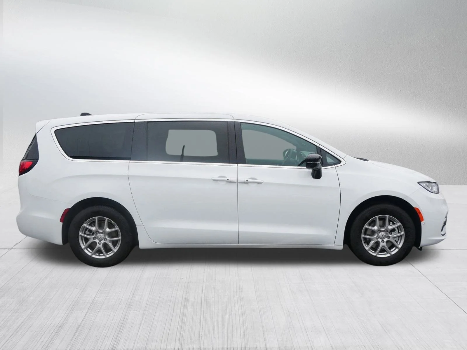 New 2026 Bright White Clear-Coat Exterior Paint Chrysler Select image 8