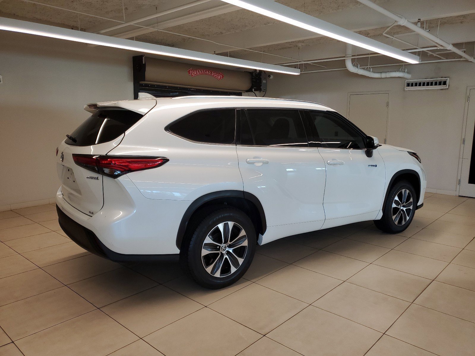 Used 2021 Blizzard Pearl Toyota Hybrid XLE image 7