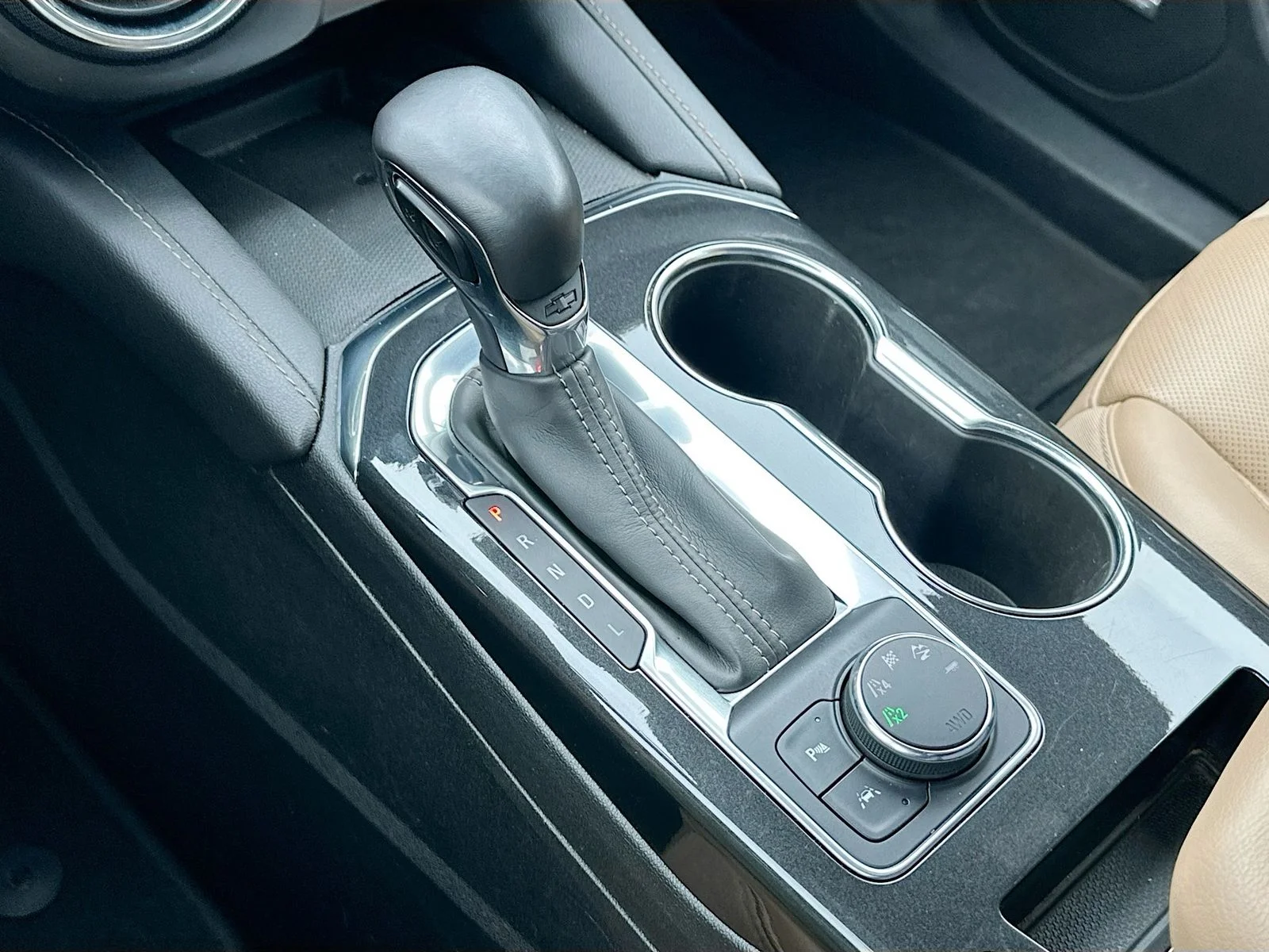 Used 2019 White Chevrolet Premier image 17