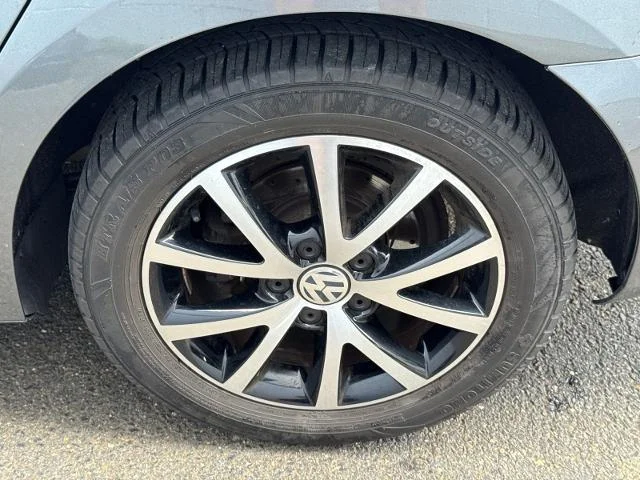 Used 2018 Platinum Gray Metallic Volkswagen  image 23