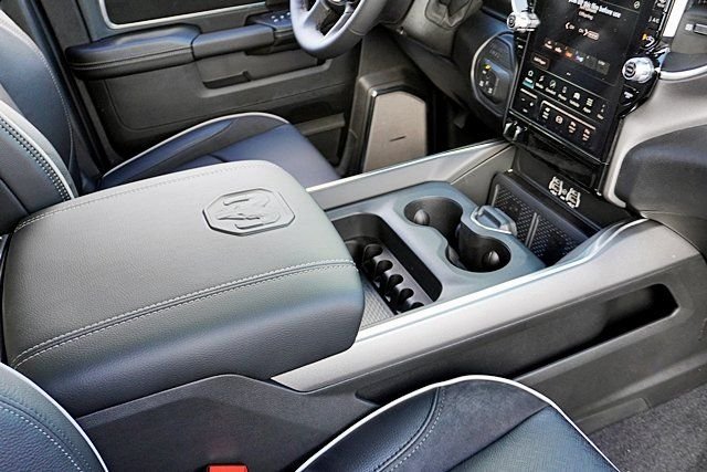 New 2026 Diamond Black Crystal Pearl-Coat Exterior Paint RAM Laramie Night Edition image 17