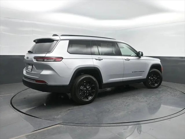 New 2026 Silver Zynith Exterior Paint Jeep Laredo image 2
