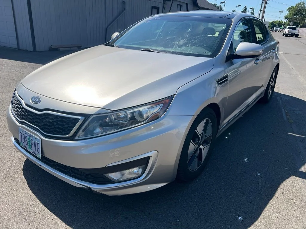 Used 2011 Silver Kia EX image 2