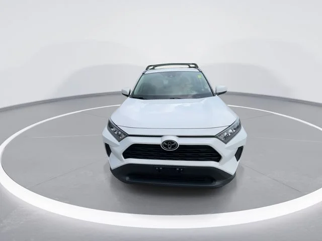 Used 2020 White Toyota LE image 3
