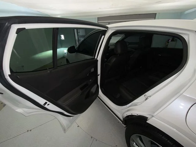 Used 2025 White Buick Avenir image 22