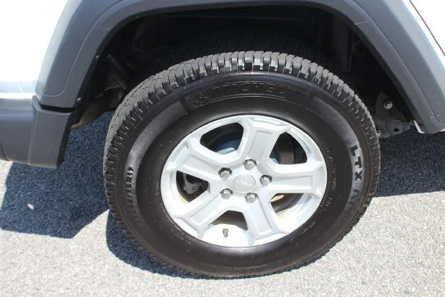 Used 2019 White Jeep Unlimited Sport S image 33