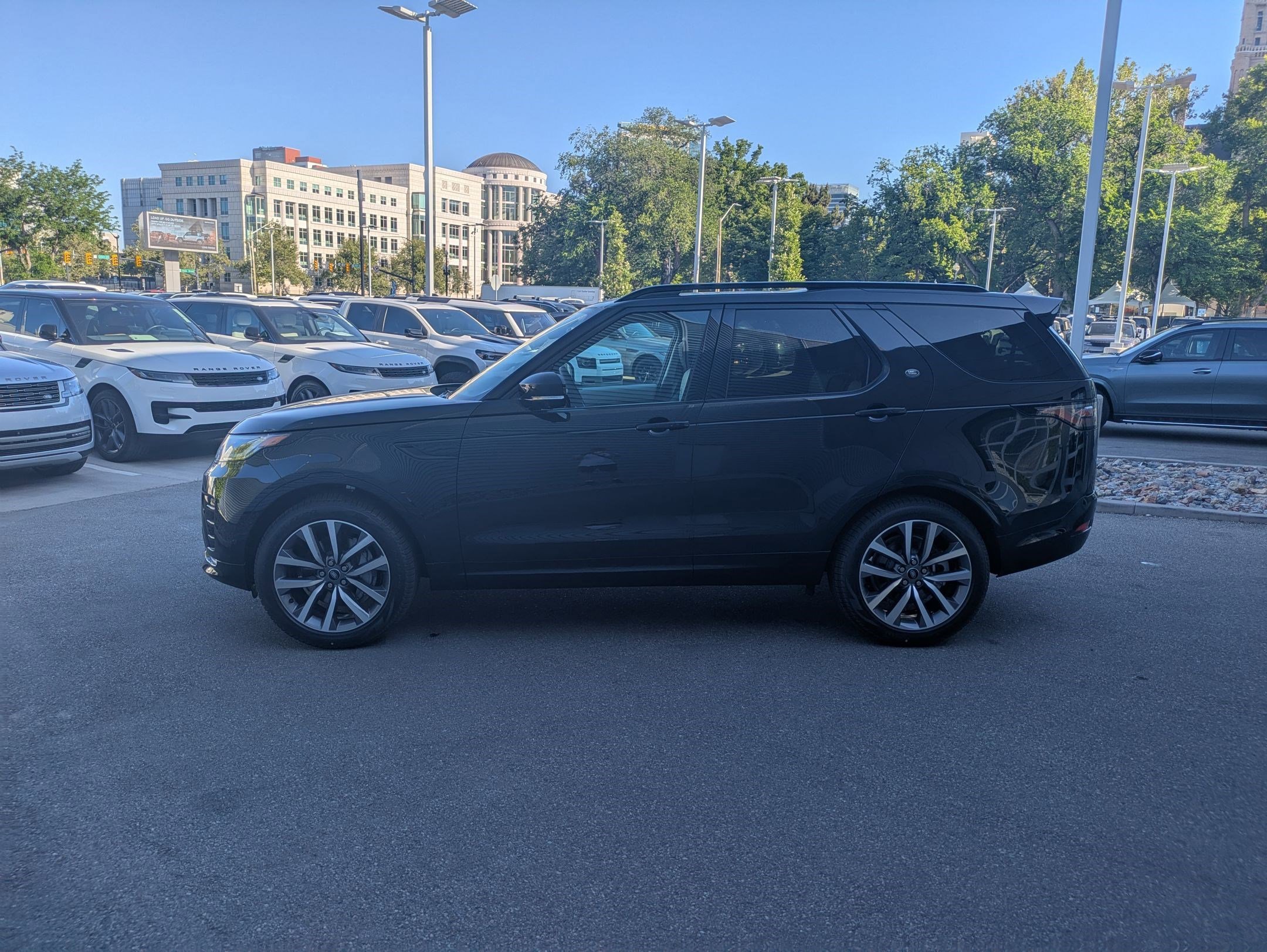 2026 Land Rover Discovery Dynamic SE - Photo 9