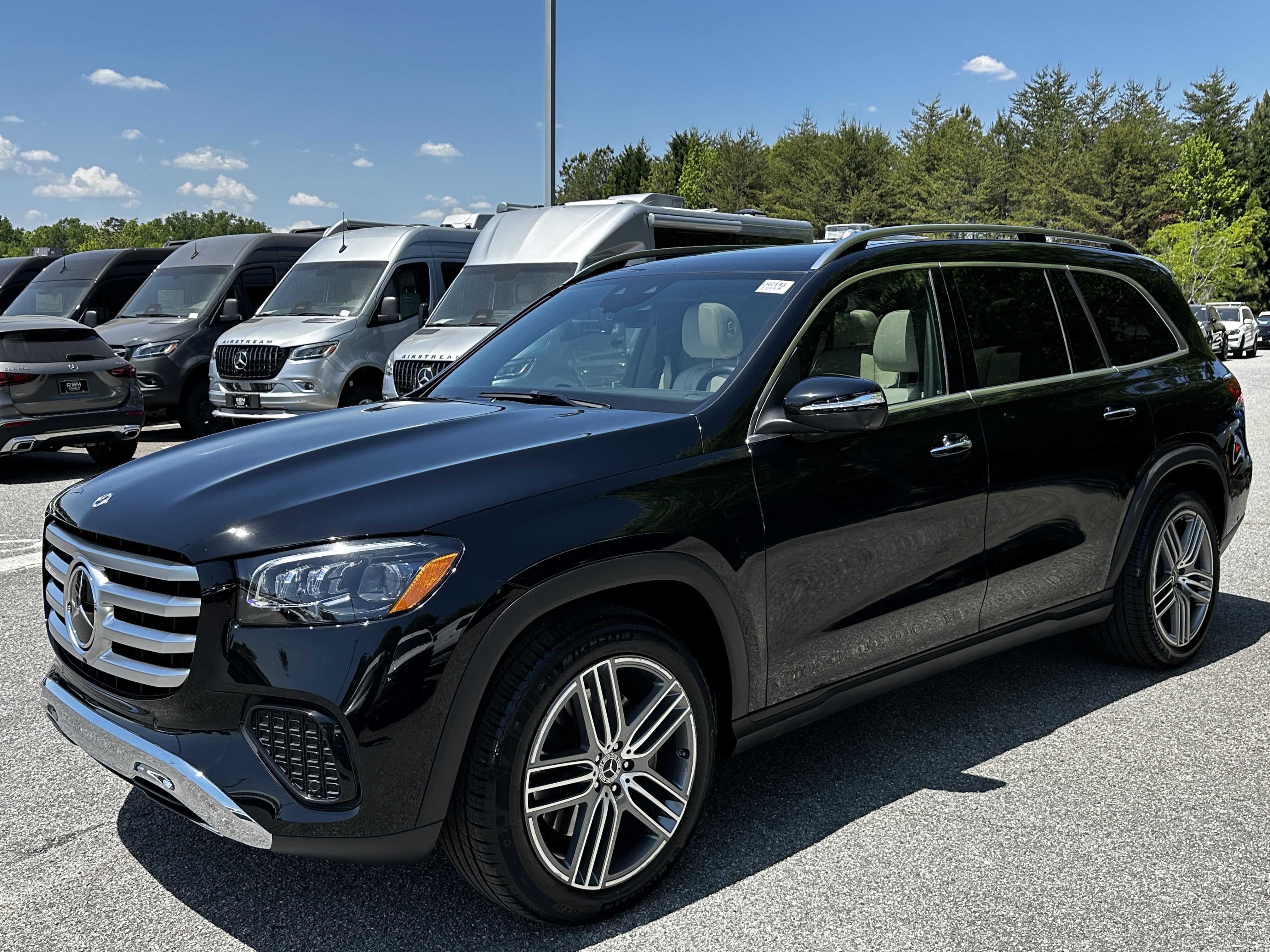 Certified Used 2025 Black Mercedes-Benz GLS 450 image 4