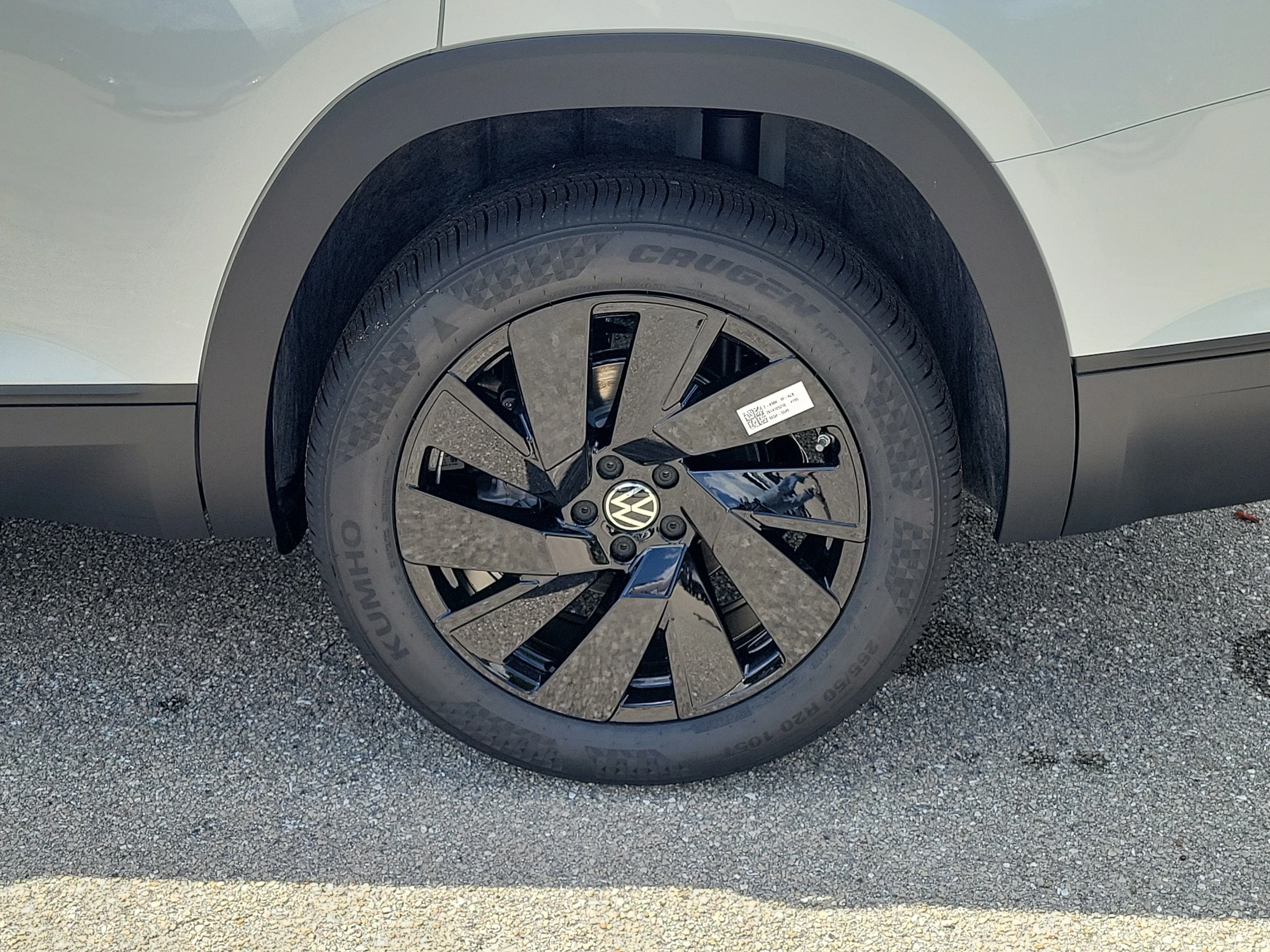 New 2026 White Volkswagen SE w/Technology image 29