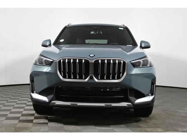 New 2026 Cape York Green Metallic BMW xDrive28i image 10