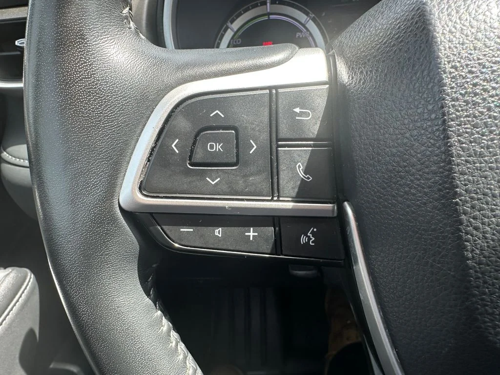 Used 2023 Silver Toyota XLE image 21