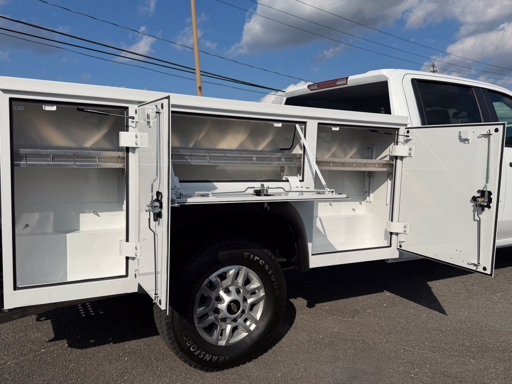 New 2026 Summit White Chevrolet WT image 17