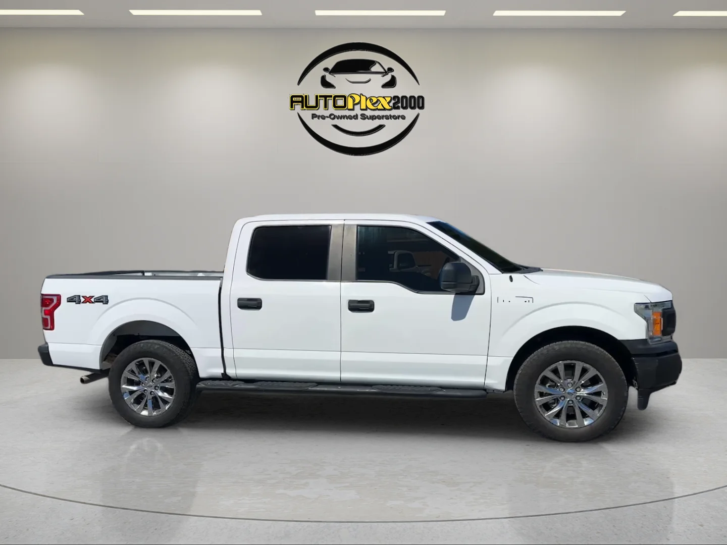 Used 2019 White Ford XL image 8