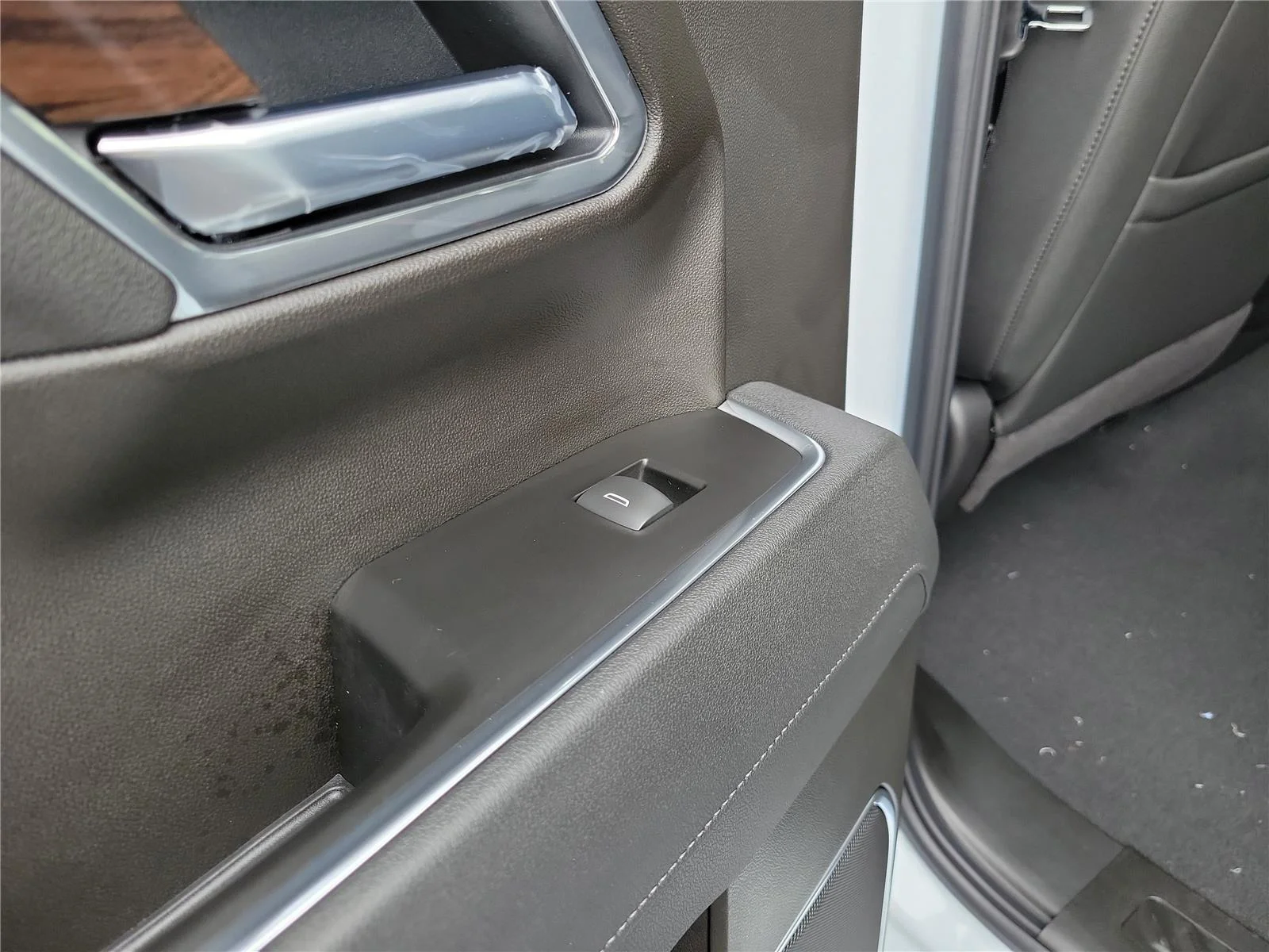 New 2026 Glacier White Tricoat GMC SLT image 16