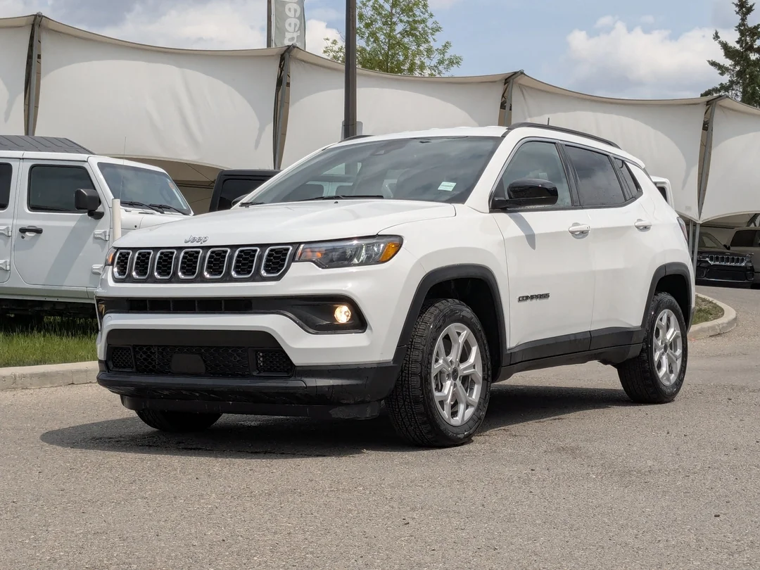 New 2025 White Jeep North - - 4X4 - Heated seats - Forward Collision Warning & More! image 3