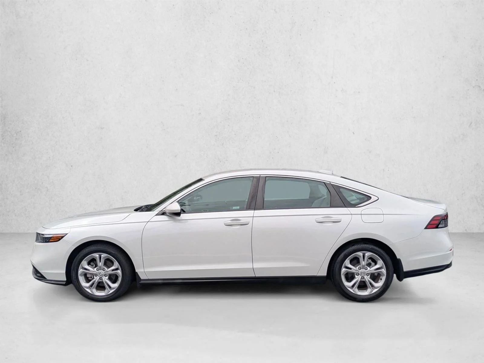 Used 2023 Platinum White Pearl Honda LX image 9