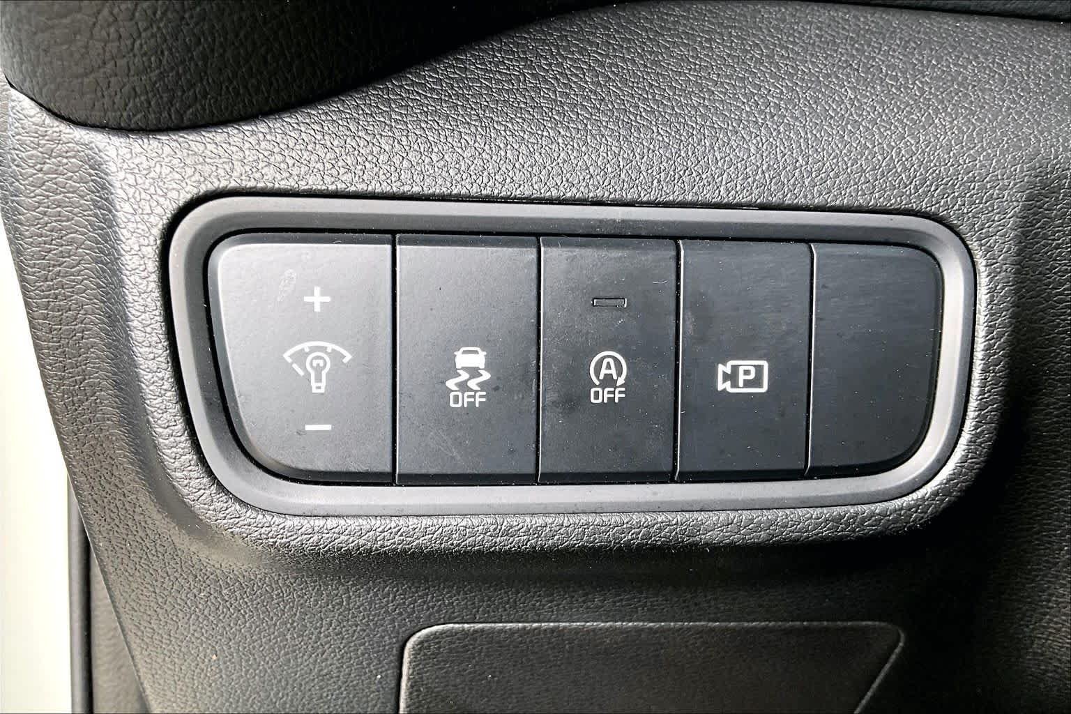 Used 2025 Clear White/Black Roof Kia S image 28