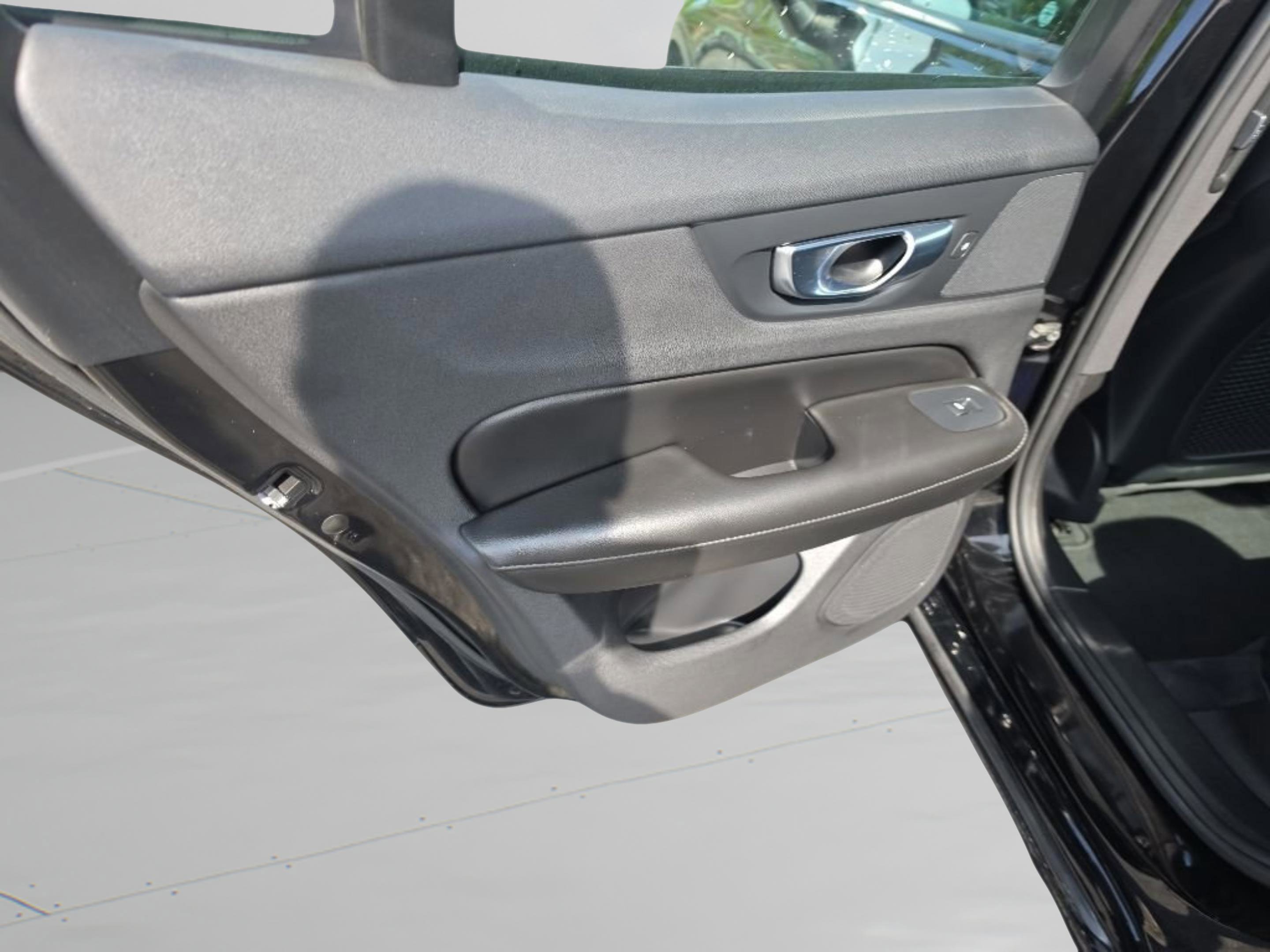 2020 Volvo S60 Momentum - Photo 21