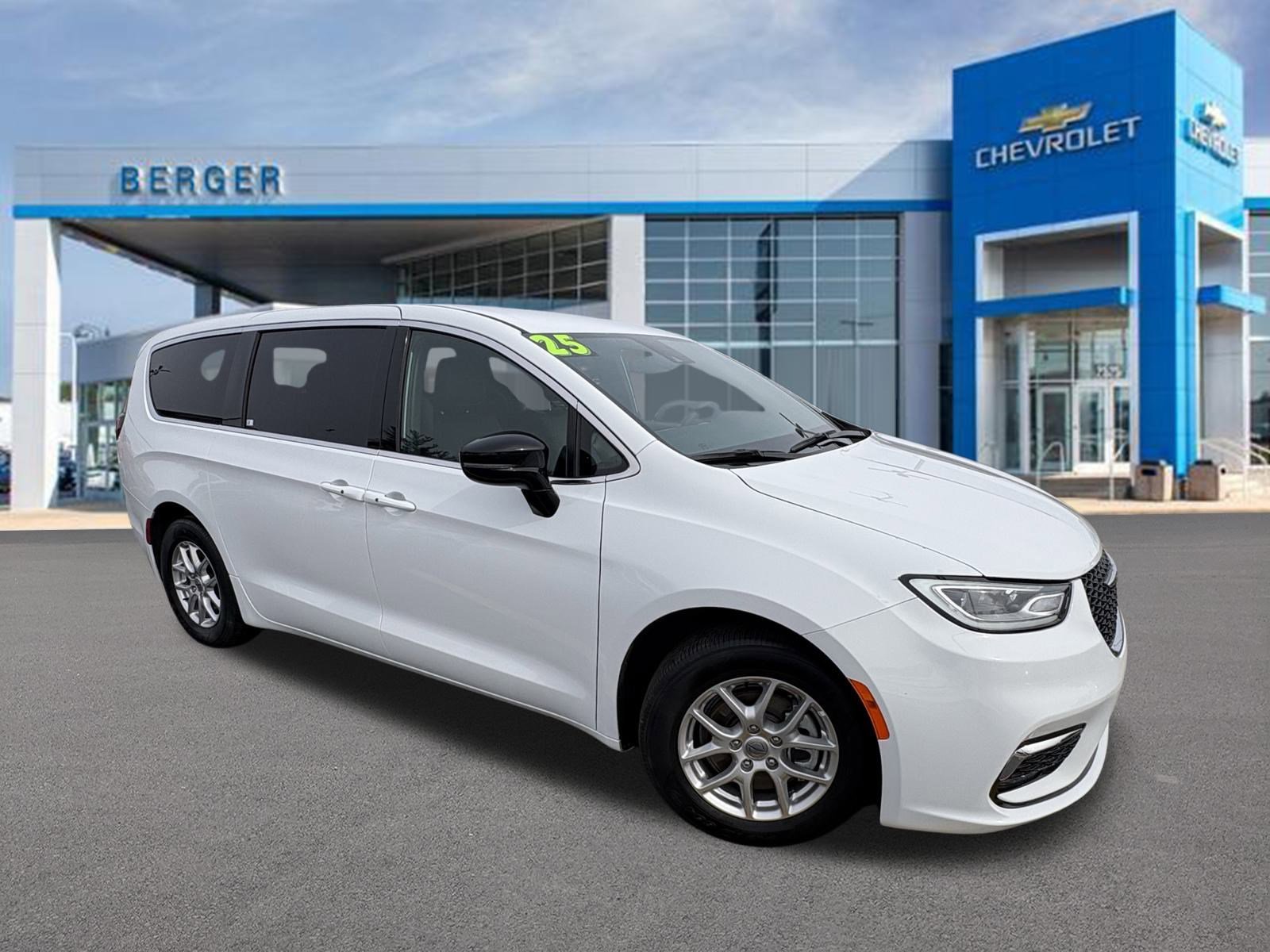 2025 Chrysler Pacifica Select