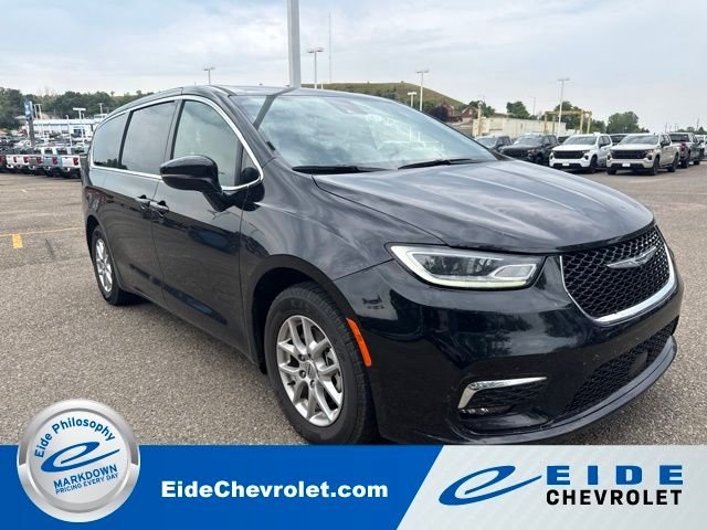 Used 2025 Black Chrysler Select image 1