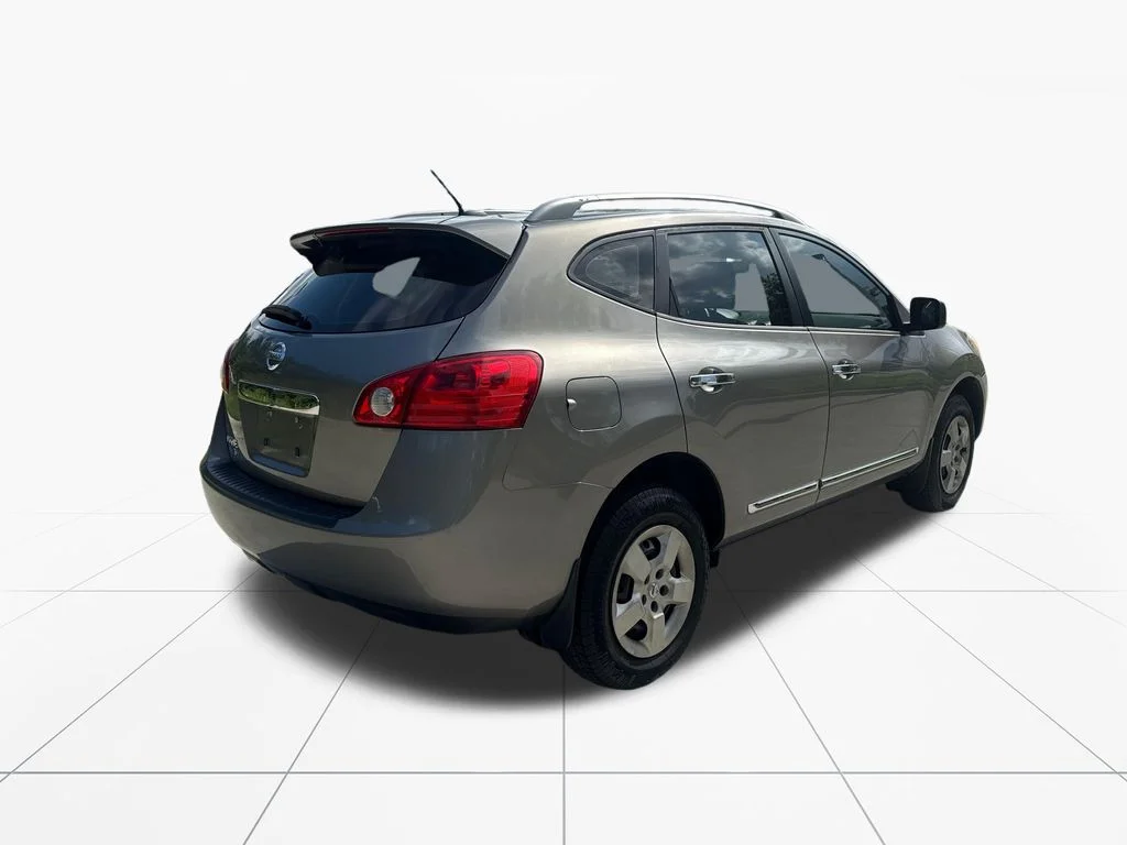 Used 2014 Platinum Graphite Nissan S image 8