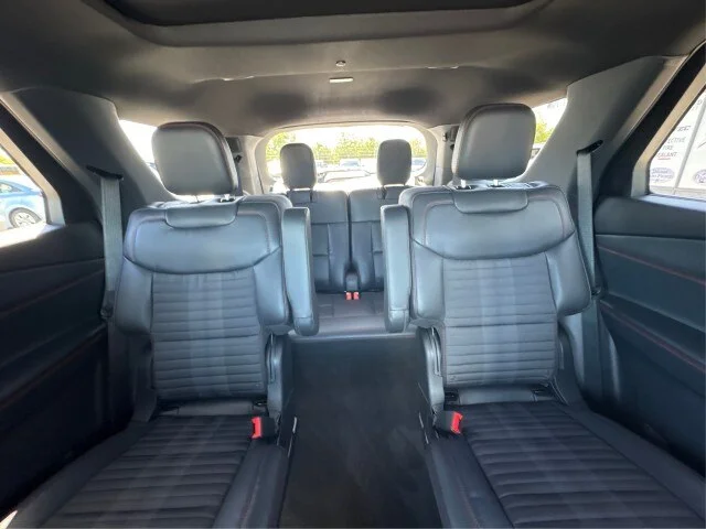 New 2026 Star White Metallic Tri-Coat Ford ST-Line image 38
